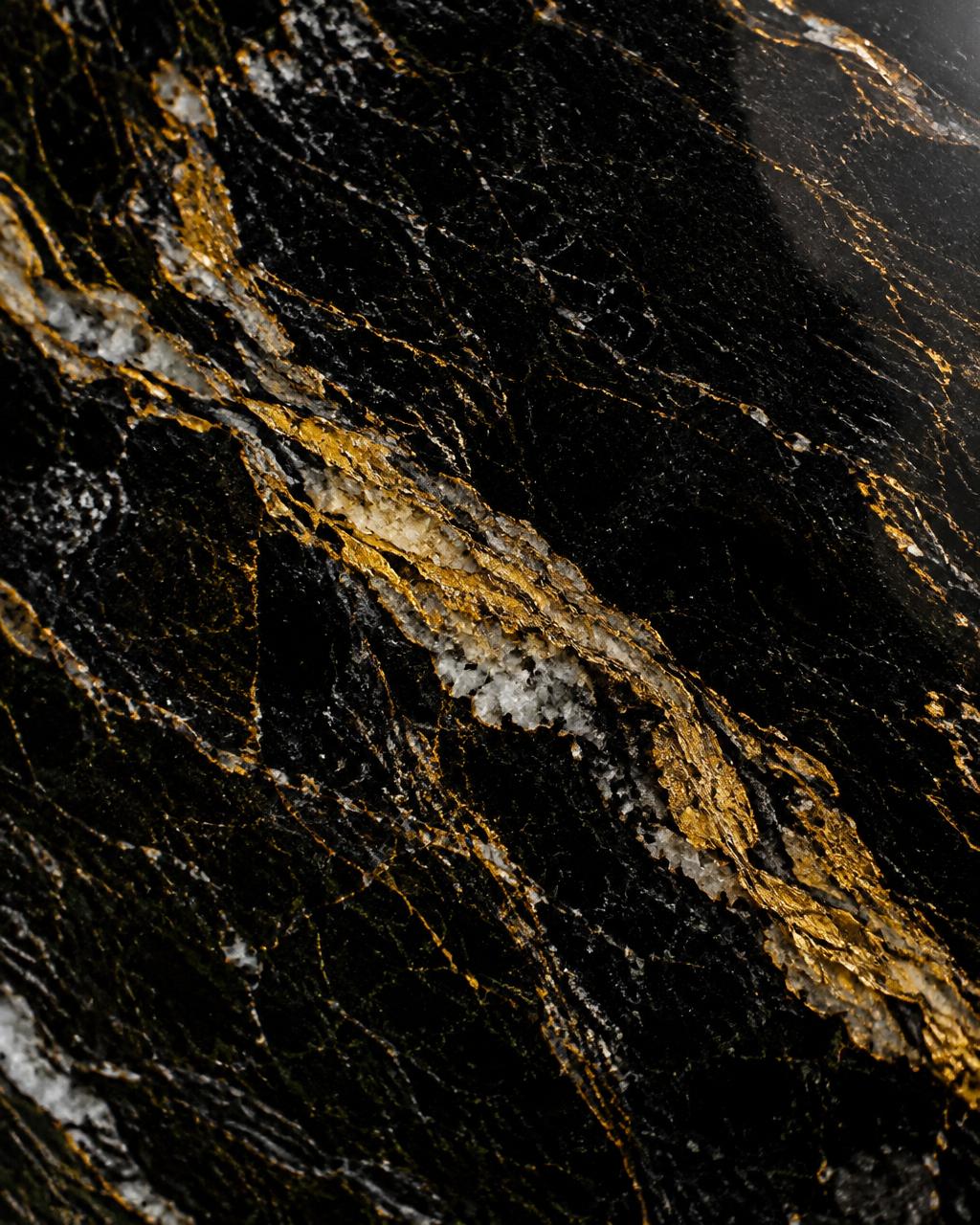 Golden veined granite — Slab detail